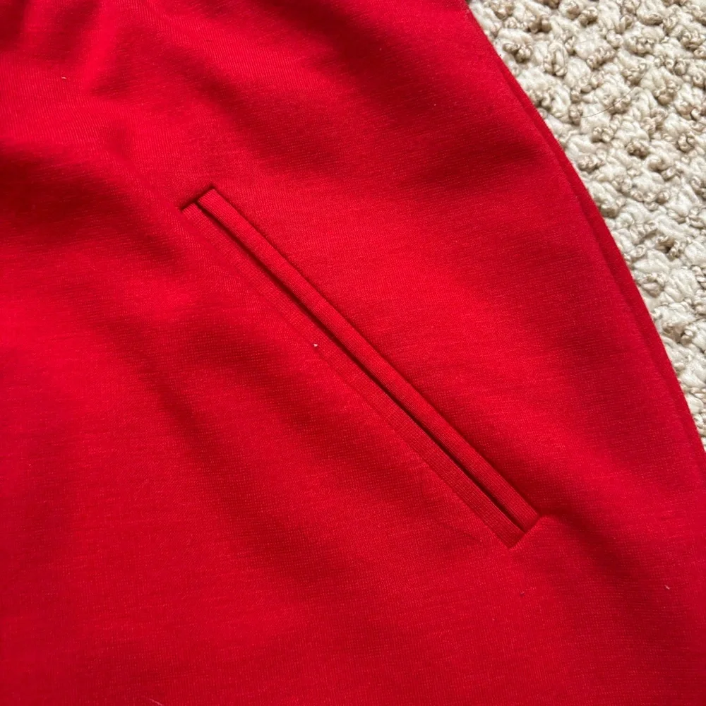 Ladies Donna Ricco Brand Red Mini Skirt Size‎ Medium